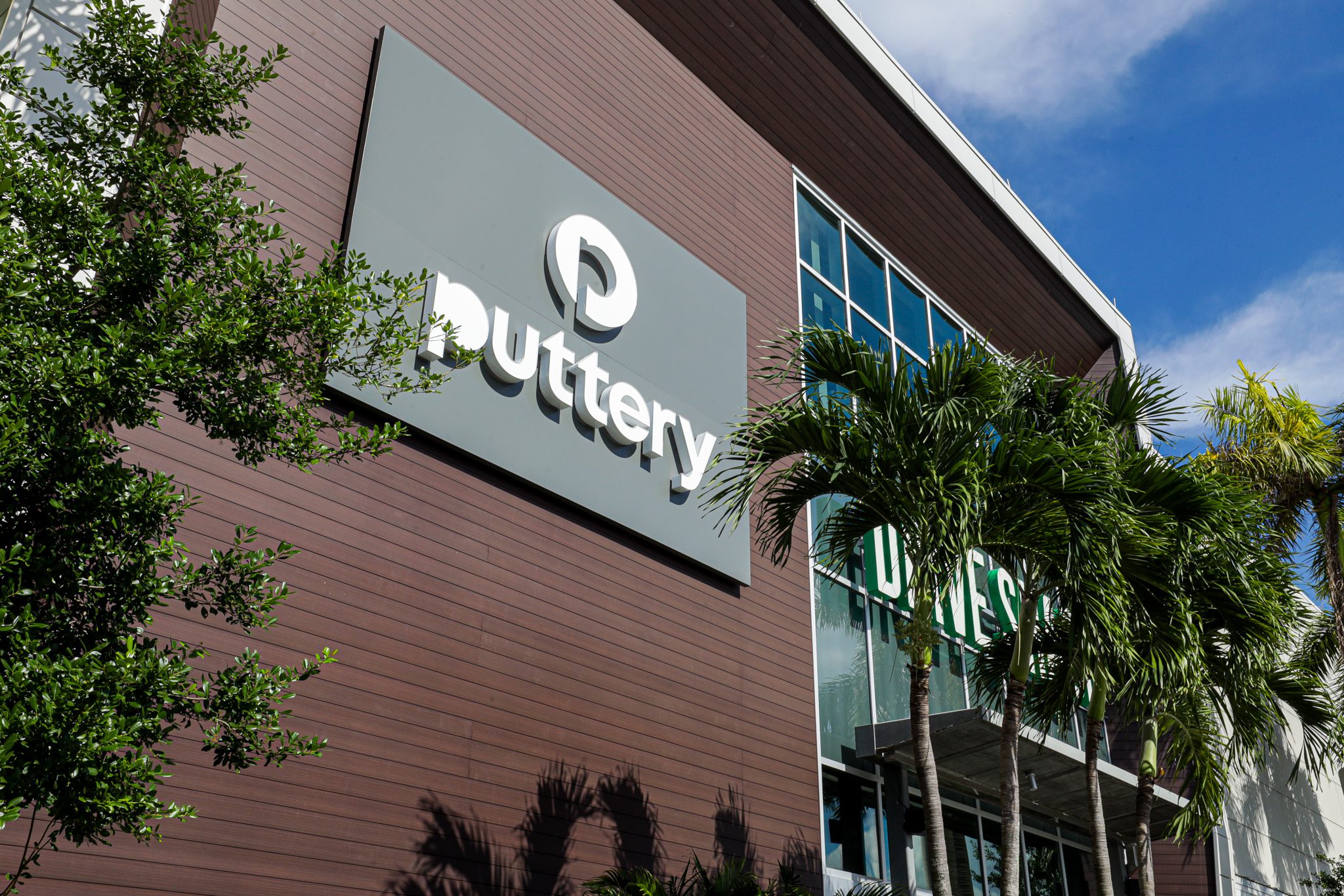 Puttery’s welcoming sign at Drive Shack West Palm highlights the mini-golf entertainment venue.