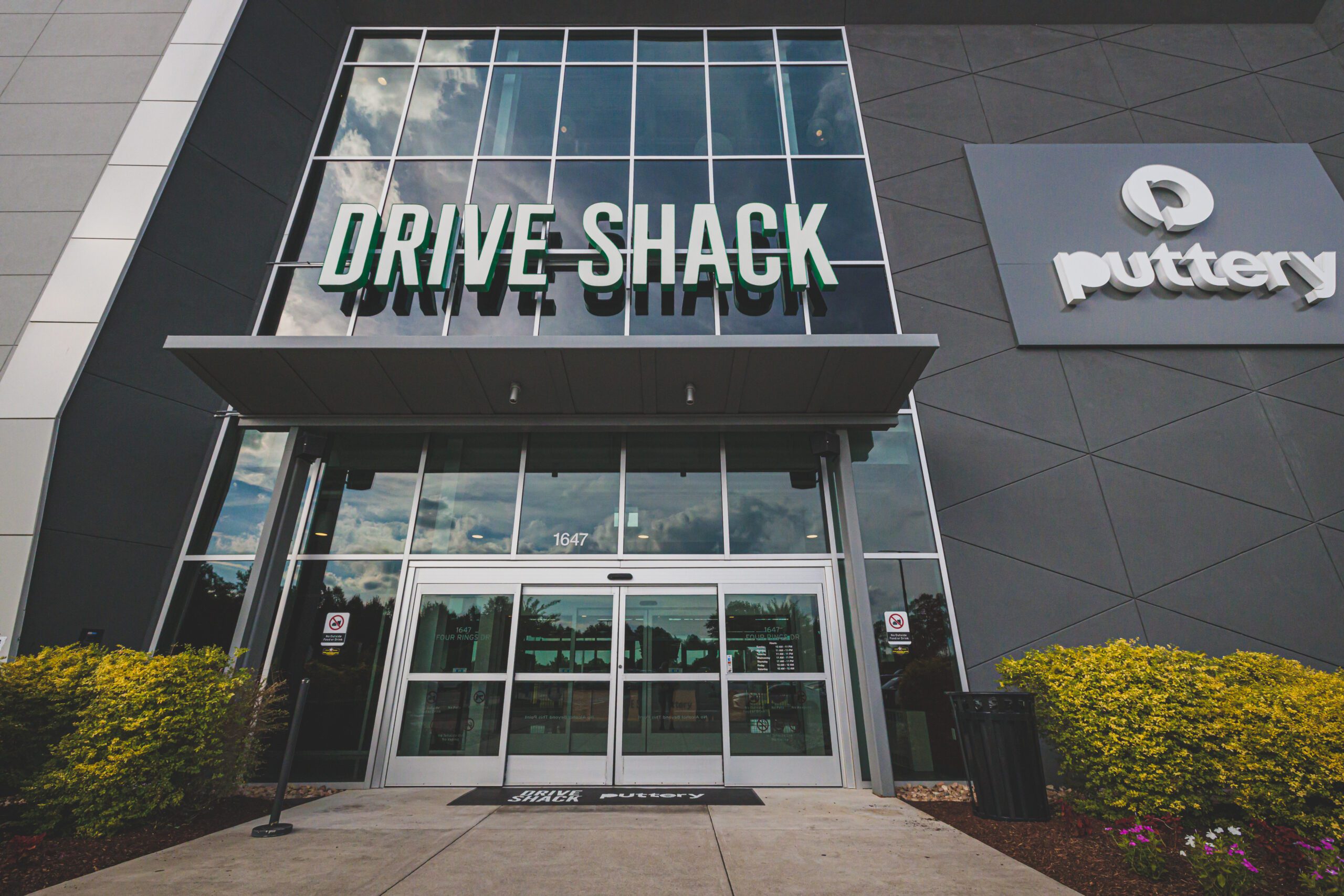 Exterior of Drive Shack Richmond location highlighting bright Drive Shack and Puttery signage.